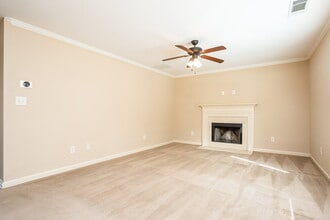 233 Logan Creek Ln in Dallas, GA - Foto de edificio - Building Photo