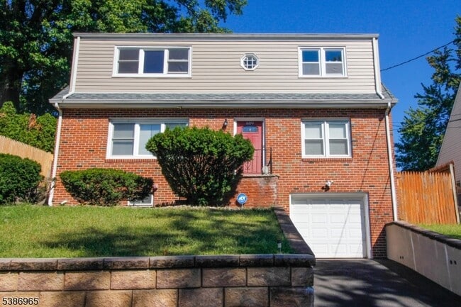 property at 609 Leo St