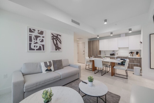 239 SW 9th St, Unit SI FL21-ID1022339P in Miami, FL - Building Photo - Building Photo