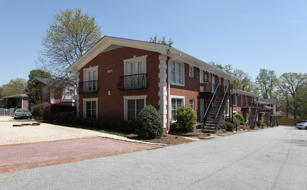 Highland Hall Condominiums in Atlanta, GA - Building Photo