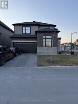 523 Anchor Cir in Ottawa, ON - Building Photo