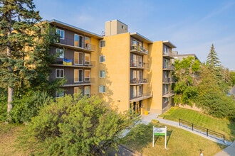 Cameron Manor in Calgary, AB - Building Photo - Building Photo