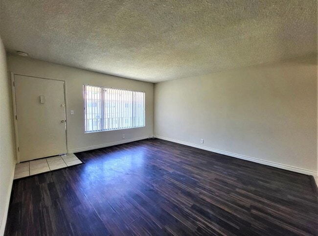 800 Orizaba Ave in Long Beach, CA - Building Photo - Building Photo