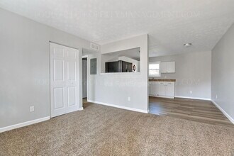 419 Wood Creek Dr in Radcliff, KY - Building Photo - Building Photo