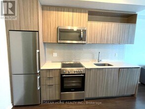 50-1050 Forest Manor Rd in Toronto, ON - Building Photo - Building Photo