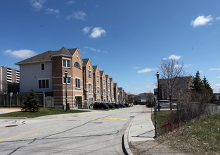 1-164 Brandy Lane Way in Newmarket, ON - Building Photo - Primary Photo