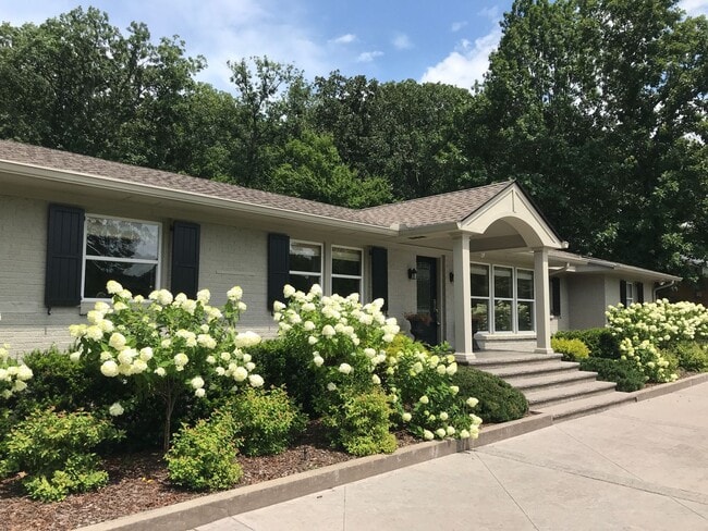 862 Bresslyn Rd in Nashville, TN - Building Photo - Building Photo