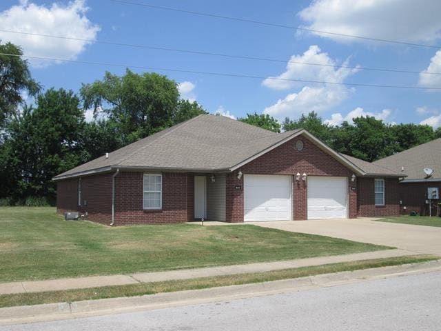 property at 841 Meadowlands Dr