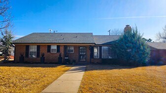 3100 Elmwood Ave in Oklahoma City, OK - Building Photo