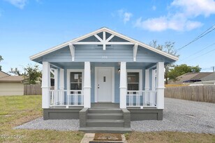 206 E 2nd Ct in Panama City, FL - Building Photo