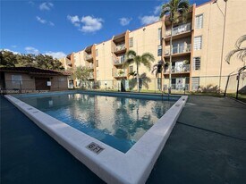 4845 NW 7th St in Miami, FL - Building Photo