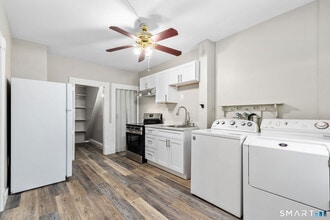 39 Goodwin St in Bristol, CT - Building Photo - Building Photo