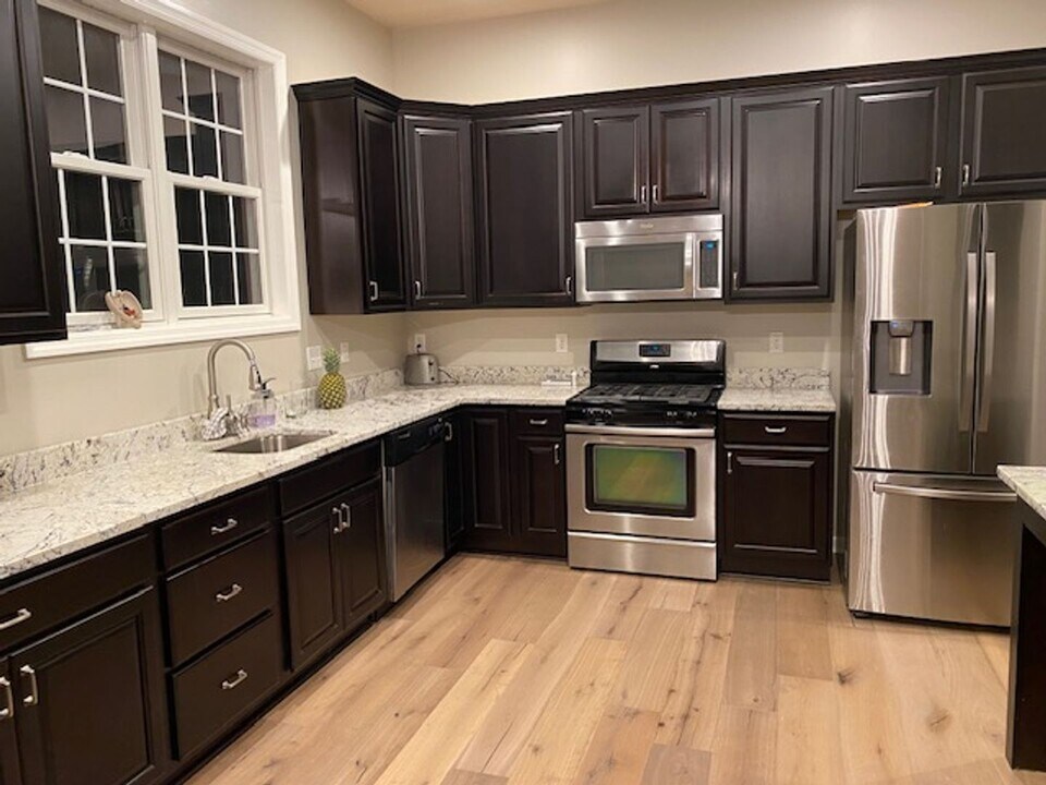 229 College Ave in Oakmont, PA - Building Photo