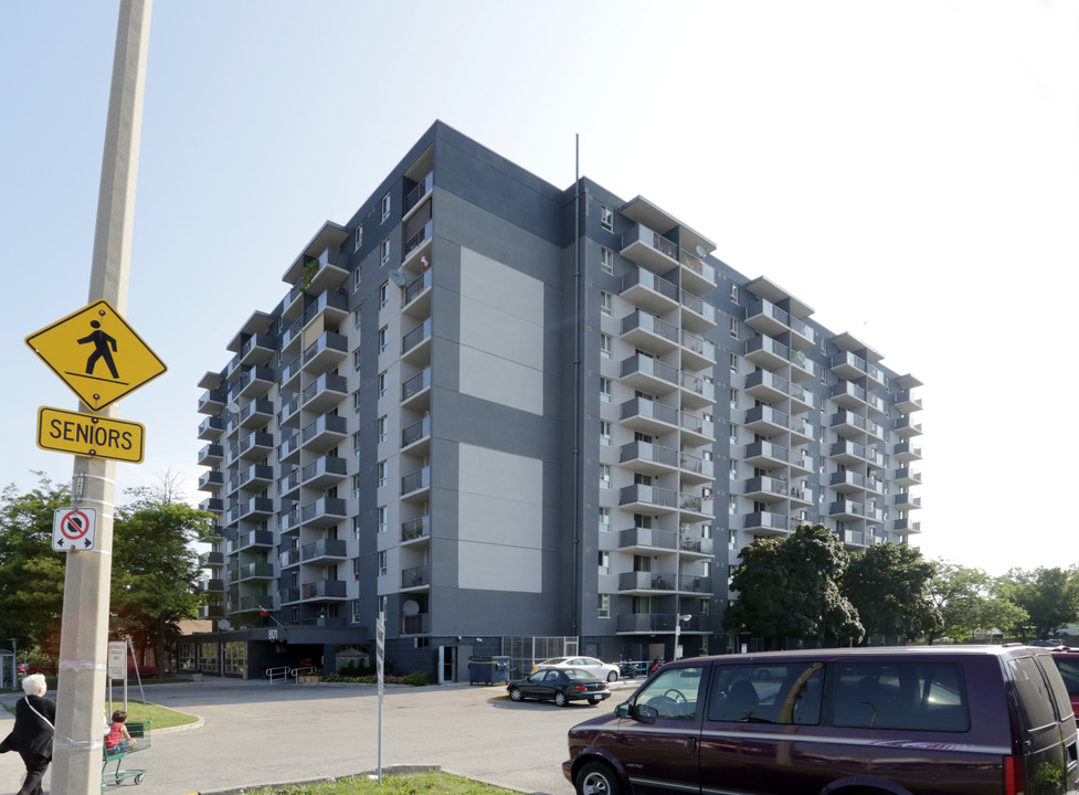 Swansea Apartments in Hamilton, ON - Building Photo