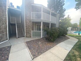 940 S Walden Way in Aurora, CO - Building Photo