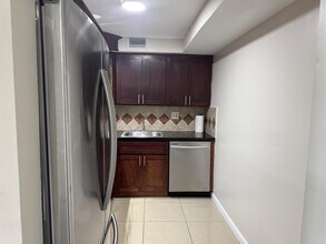 3710 N Pine Island Rd, Unit 122 in Sunrise, FL - Building Photo - Building Photo