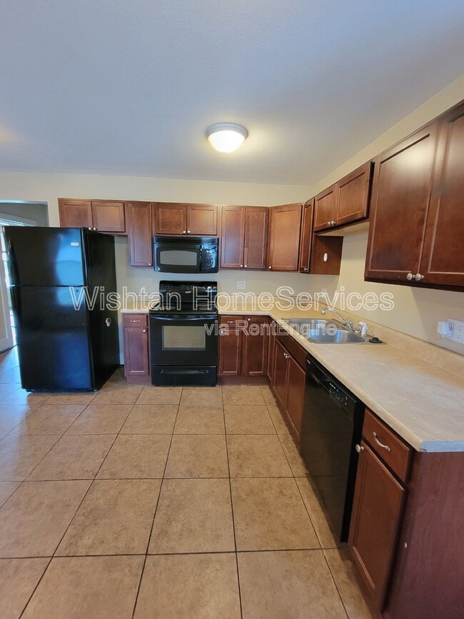 property at 714 W Calhoun St