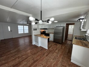 7004 Mills Rd in Winter Park, FL - Foto de edificio - Building Photo
