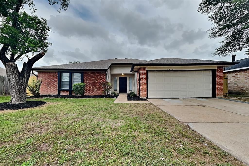 7414 Skylight Ln in Houston, TX - Building Photo