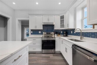 10 Braman St in Newport, RI - Building Photo - Building Photo