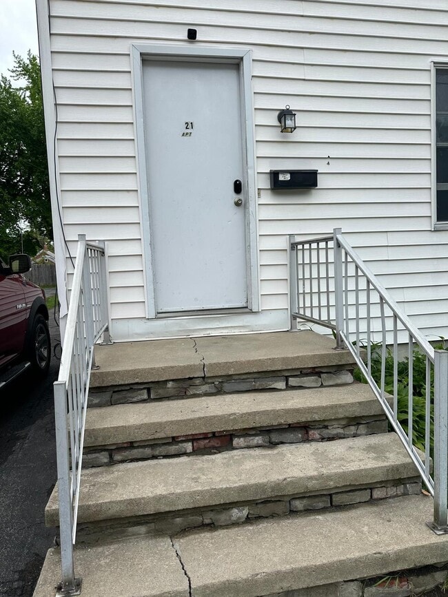 21 Gage Ave, Unit Charming Apartment in Glens Falls, NY - Building Photo - Building Photo