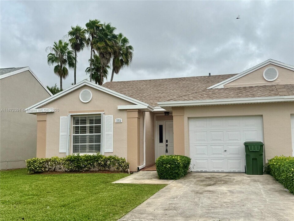 2215 SE 6th Ct in Homestead, FL - Building Photo