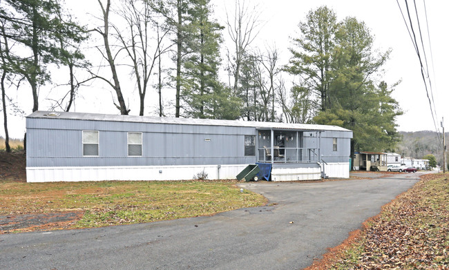 496 Bristol Caverns Hwy in Bristol, TN - Foto de edificio - Building Photo