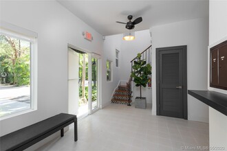 3669 Poinciana Ave-Unit -6A in Miami, FL - Foto de edificio - Building Photo