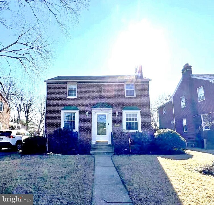 908 Rhawn St in Philadelphia, PA - Building Photo