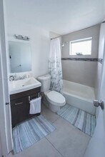 413 SW 4th Terrace-Unit -1-2 in Hallandale Beach, FL - Building Photo - Building Photo