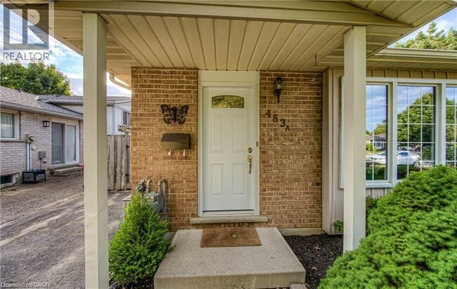 483 Kingscourt Dr in Waterloo, ON - Building Photo - Building Photo