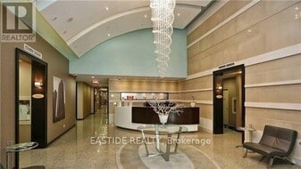 23 Hollywood Ave in Toronto, ON - Building Photo