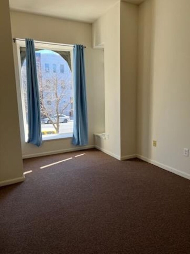 2634 N Charles St, Unit 2 in Baltimore, MD - Foto de edificio - Building Photo