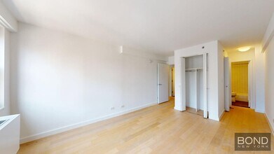 222 E 39th St in New York, NY - Building Photo - Building Photo