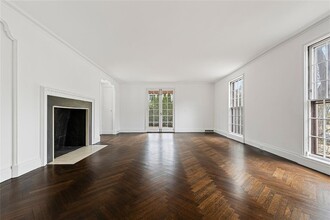 6 Fox Meadow Rd in Scarsdale, NY - Building Photo - Building Photo