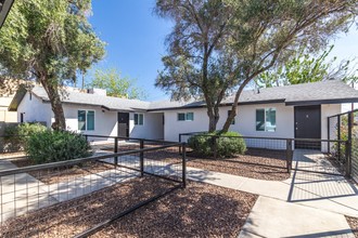 2402 N 24th St in Phoenix, AZ - Building Photo - Building Photo