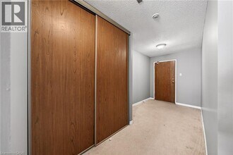 35 Green Valley Dr in Kitchener, ON - Building Photo - Building Photo