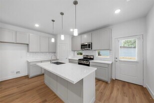 1220 E 33rd St in Houston, TX - Building Photo