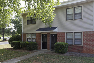 Creekside Apartments in Gaffney, SC - Building Photo - Building Photo