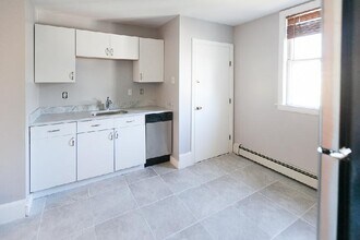 47 Cornwall St, Unit #3 in Boston, MA - Foto de edificio - Building Photo