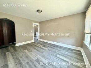 6113 Gladys Ave in Cincinnati, OH - Building Photo - Building Photo