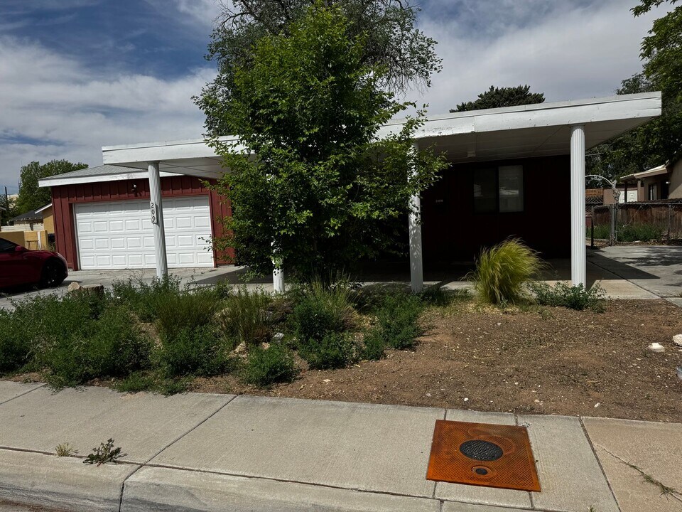 209 Washington St NE in Albuquerque, NM - Building Photo
