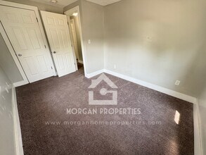 832 E 7th St, Unit 832 in Anderson, IN - Foto de edificio - Building Photo