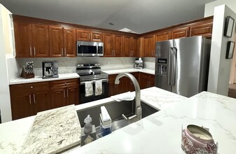 10760 NW 18th Ct in Plantation, FL - Building Photo - Building Photo