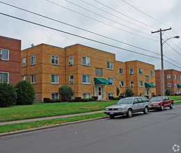 White Oak Plaza in Dayton, OH - Building Photo - Building Photo