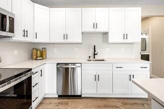 242 Atlantic Ave in Hull, MA - Foto de edificio - Building Photo