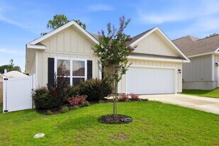 104 Blooming Cv in Crestview, FL - Building Photo