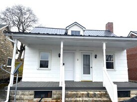 7325 Molly Pitcher Hwy in Greencastle, PA - Building Photo