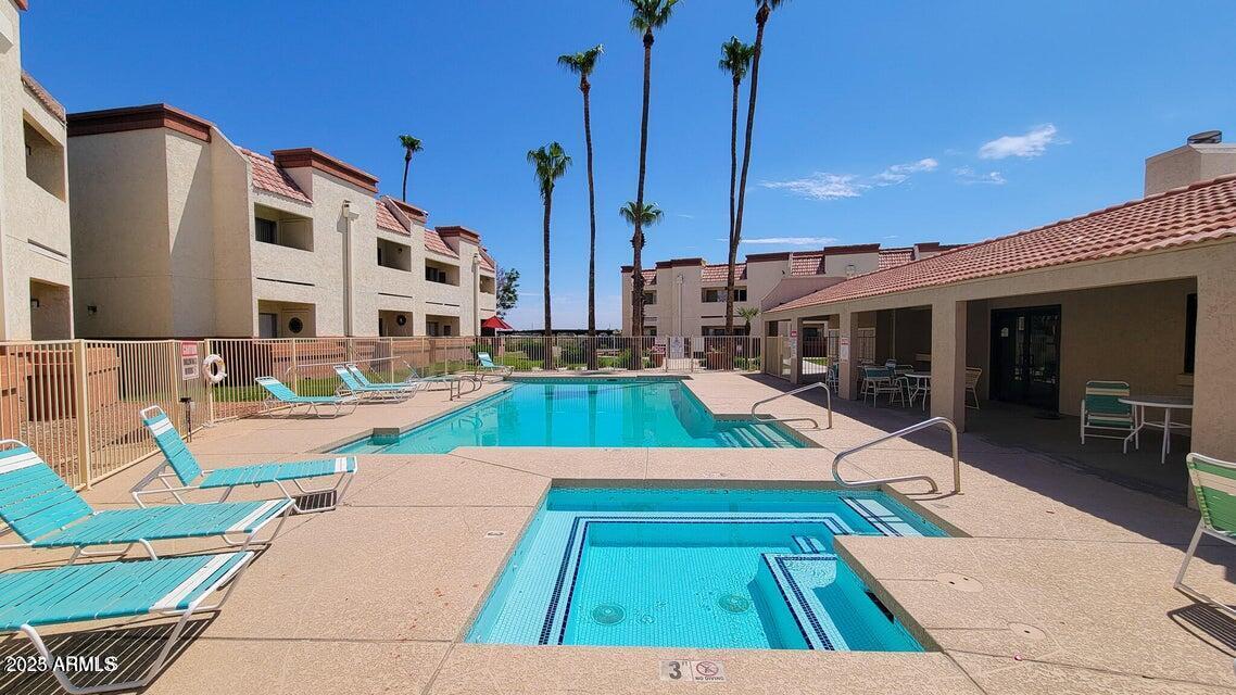12123 W Bell Rd in Surprise, AZ - Building Photo