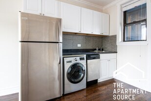 1054 W Lill Ave, Unit 2 in Chicago, IL - Building Photo